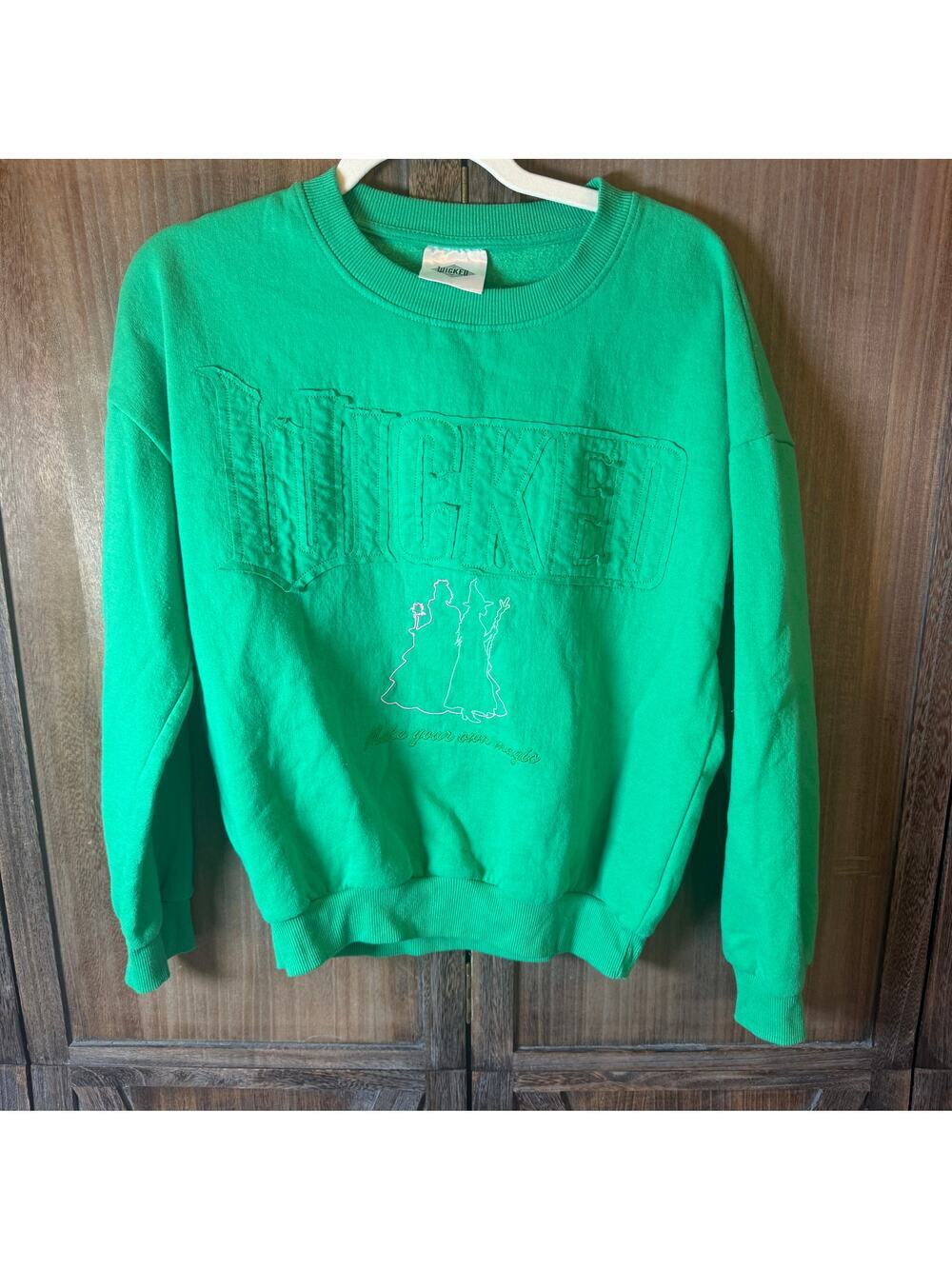 Wicked Universal Studios Green Embroidered Crewneck Sweatshirt Size Small